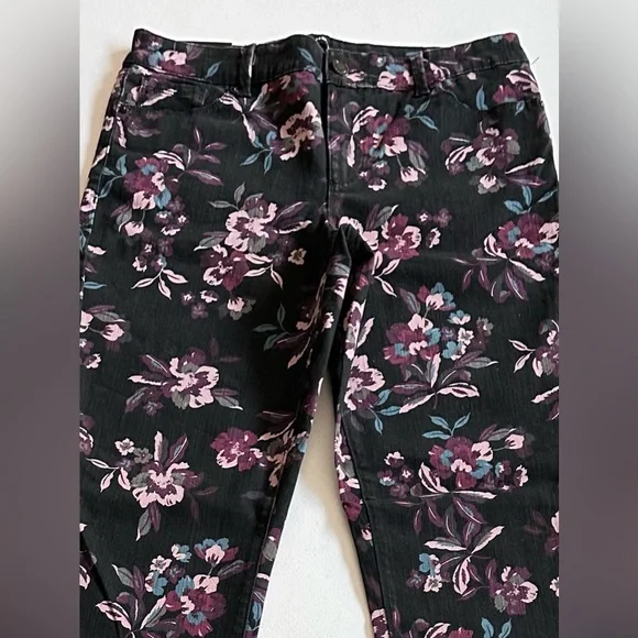 NWT. Bandolino Amy Modern Straight Leg Tummy Slimming Stretch Jeans Size 8 - Picture 9 of 14